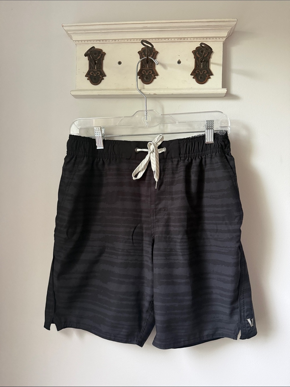 Vuori Black Wave-Pattern Shorts 8” Small Swim Trunks